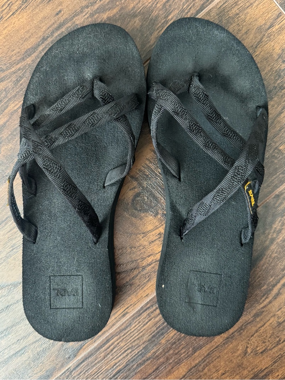 Teva Size 8 Black Olowahu Sandals
